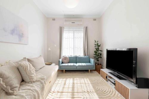 Adelaide Central Business District Apartment | Oakley Cottage, Adelaide CBD