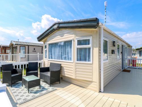 Hopton House | Oakley Retreat