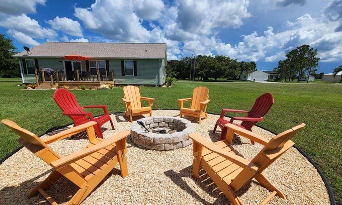 River Ranch House | Discover OAKMONT RANCH HOUSE: Pet Friendly & Pool Access