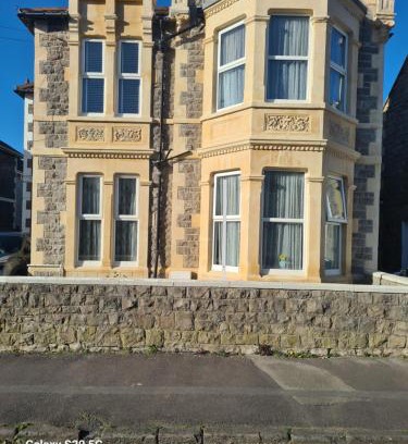 Weston-super-Mare House | Discover Oakover Guest House: 4-Star Experience Awaits