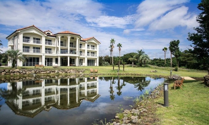 Pyoseon Condo | Welcoming Oakra Resort: Family-Friendly with Breakfast Included