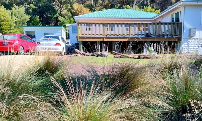 Killiecrankie House | Oceanfront Oakridge Holiday House with Guest Rated 9.8