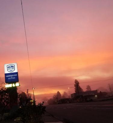Oakridge Hotel | Comfort at Oakridge Inn & Suites with Great Amenities