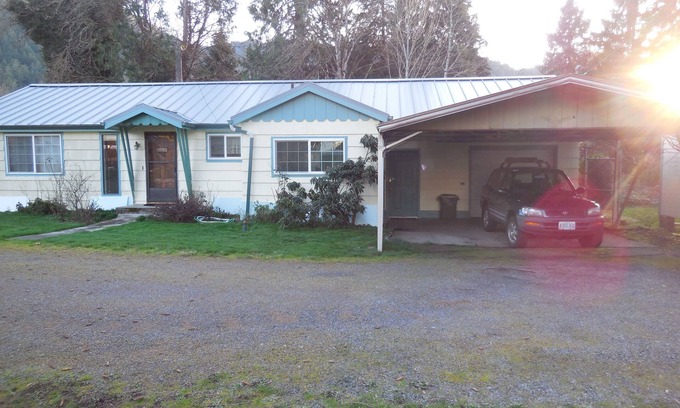 Oakridge House | Discover Oakridge Orchard Oasis: Pet-Friendly Retreat