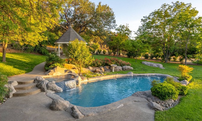 Paso Robles House | Relax at Oaks and Roses Ranch with Pool & Spa Delights