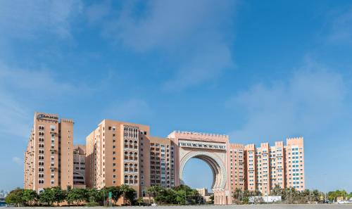Discovery Gardens Hotel | Experience Oaks Ibn Battuta Gate Dubai: Pool & Spa Retreat