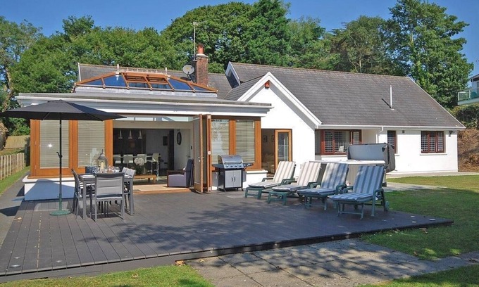 Saundersfoot House | Oaktree Lodge: Oceanfront Cottage with Hot Tub & Views
