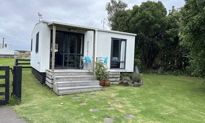 Kaitake Apartment | Idyllic Oakura Getaway for Two, Steps from Beach & Village