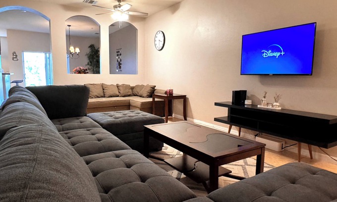 West Kissimmee House | Discover Oakwater Resort: 3BR Townhouse Near Disney!