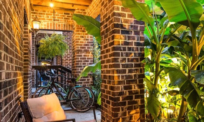 Downtown Apartment | Stylish Downtown Studio: Nespresso, Bikes & Pet-Friendly