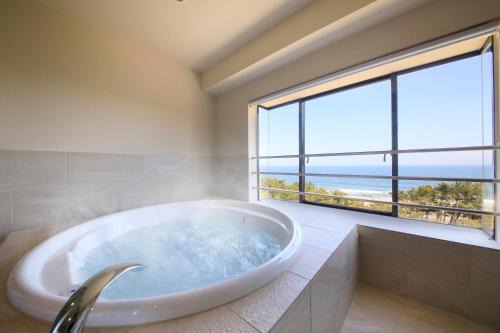 Oarai Hotel | Relax at Oarai Park Hotel with Hot Tub and Dining Options