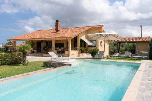 Partinico Villa | Relax at Oasi della Pace: A Family-Friendly Retreat