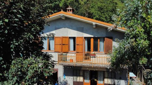 Salo Apartment | Serene Retreat with Ocean Views and Private Beach Access