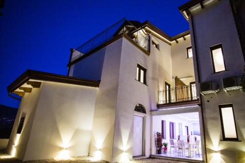 Bomerano House | OASI FANTASIA: 4-Star Getaway with Family-Friendly Amenities