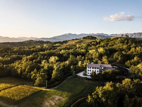Povoletto Bed & Breakfast | Oasi Picolit: Pet-Friendly Oceanfront Retreat with Breakfast
