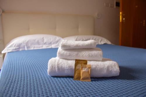 Aurelio Hotel | Discover Comfort at Oasi San Francesco: Pet Friendly Retreat