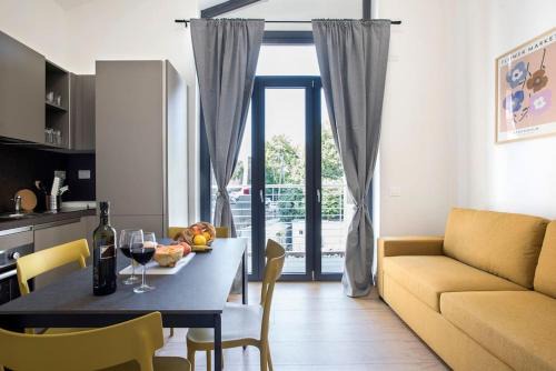 San Lorenzo Apartment | Oasi urbana x 4 guests with Terrace - 10 min from Termini