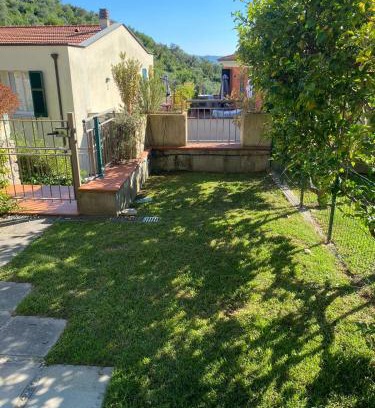 San Terenzo Apartment | Oasi Verde 2: Family and Pet-Friendly Retreat Awaits