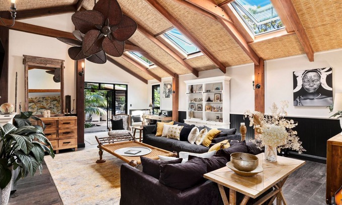 Mona Vale House | Beachfront Oasis with Private Pool and Spa in Mona Vale