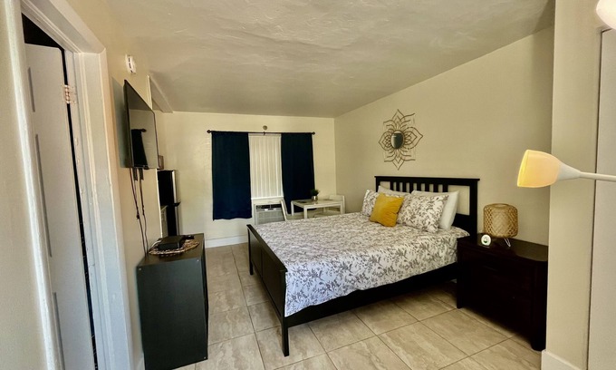 Royal Poinciana House | Oasis at Hollywood: Pet-Friendly Retreat with Pool & Spa