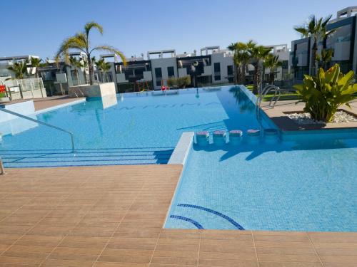 Los Altos House | Oceanfront Oasis Beach Top Floor Apartment in Torrevieja