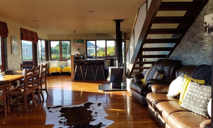 Riverton House | Beachfront Oasis by the Beach – Rated 9.6 with Pool & Kitchen