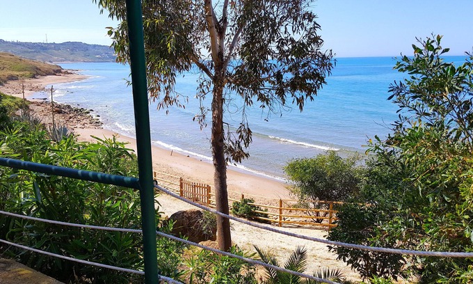 Sciacca House | Oasis by the Sea: Oceanfront Cottage with Breakfast Delight