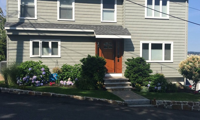 Little Nahant House | Seaside Retreat: Oasis by the Sea in Nahant, 10/10 Rated