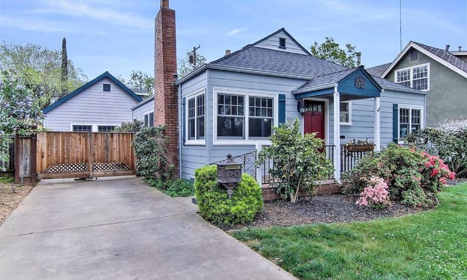 East Sacramento House | Oasis East Sac Charming Home with Saltwater Pool and Casita