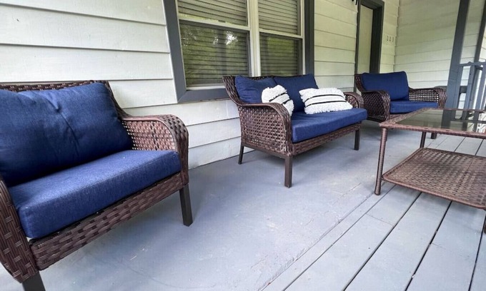 Hot Springs Apartment | Pet-Friendly 2-Bedroom Retreat in Historic Hot Springs