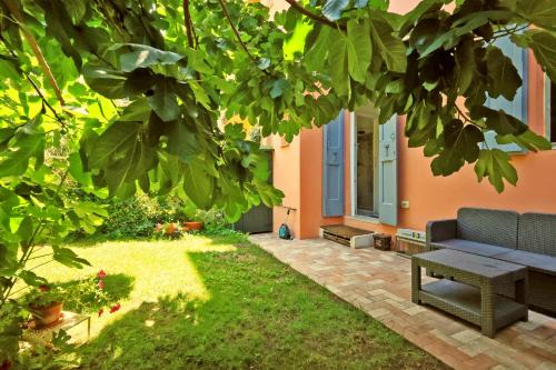 Historic Center Apartment | Relaxing Oasis in Bologna: Pet-Friendly with Ocean Views
