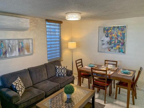 Bucana Apartment | Relaxing Oasis on the Island with Free Parking & Laundry