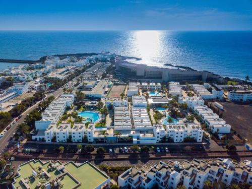 Costa Teguise Hotel | Relax at Oasis Lanz Beach Mate with Oceanfront Views