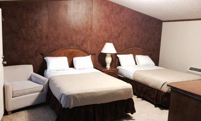 Big Lake Hotel | Pet-Friendly Oasis Lodge with Pool & Family Amenities