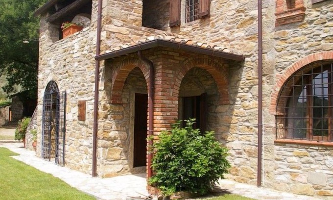 Pieve di Chio Apartment | Tranquil Retreat in Tuscany with Pool and Spa Amenities
