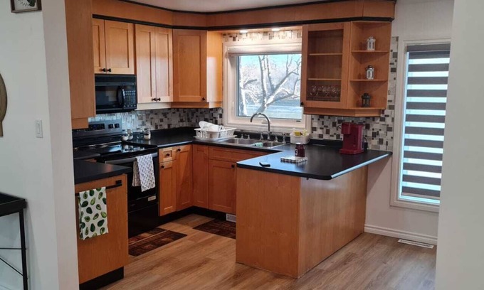 Winnipeg House | Discover Oasis on the River: Guest Rated 9.8/10