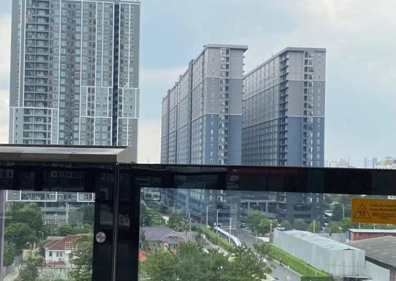 Bang Sue Apartment | Relax at Oasis Regent with Inviting Pool Amenities