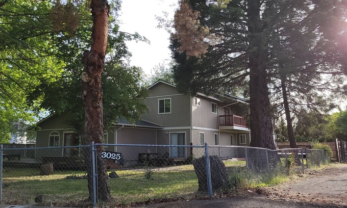 Medford House | Relaxing Oasis Retreat with Pool, Kitchen & RV Spot
