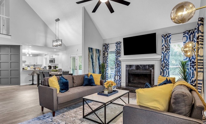 Buford House | Relaxing Oasis Retreat near Mall of GA & Chateau Elan