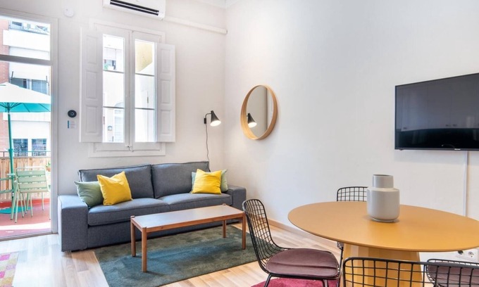 la Vila de Gracia Apartment | Idyllic Oasis with Sunny Terrace in Gracia - Guest Rated 9.8
