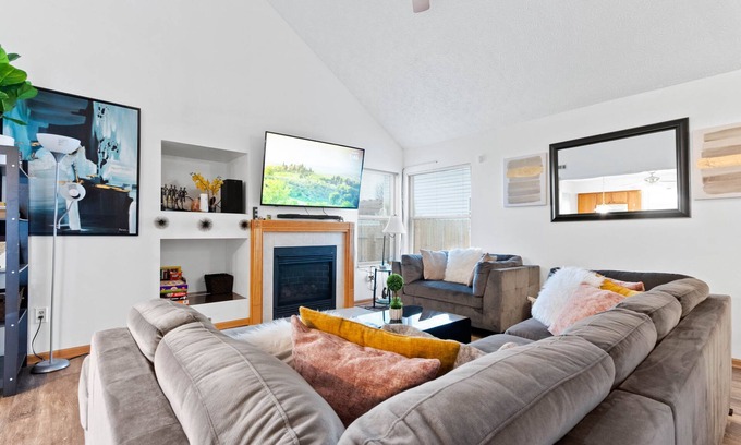 Columbus House | Ideal Oasis: Family-Friendly Home with Full Kitchen