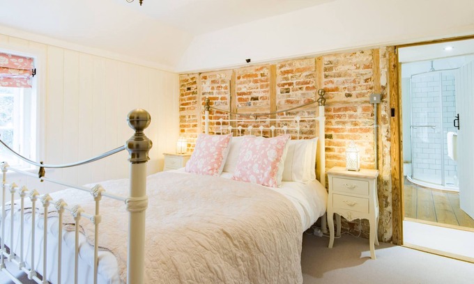 Faversham Cottage | Pet-Friendly Oast Barn Cottage - Ideal for 2 Guests