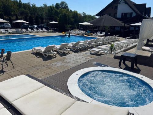Calarasi House | Oaza Apusenilor: Pet-Friendly Retreat with Pool & Ocean Views