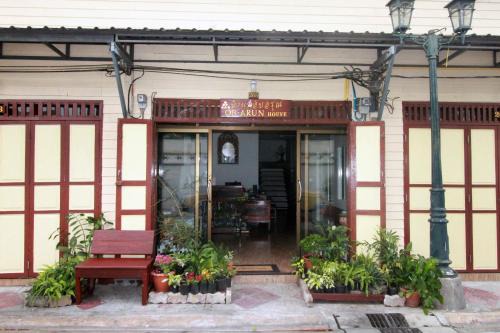 Bangkok Yai Bed & Breakfast | Family-Friendly OB ARUN House with Exceptional 9.4 Rating