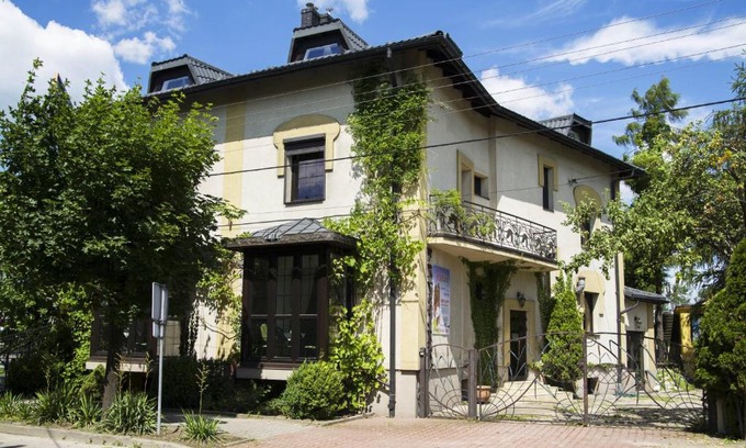Siewierz Hotel | Pet-Friendly Oberża Złota Gęś with Breakfast & Hot Tub