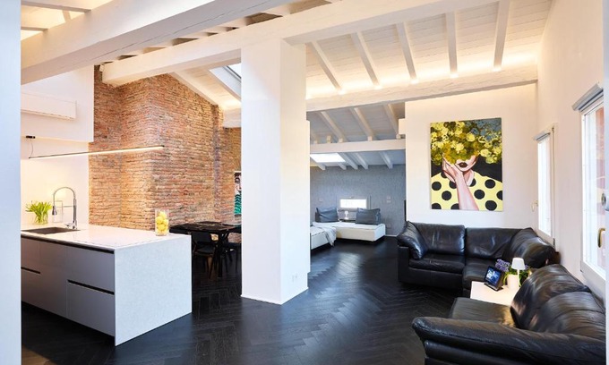 Historic Center Apartment | Discover OBERDAN SUITE: A Premier Stay in Bologna