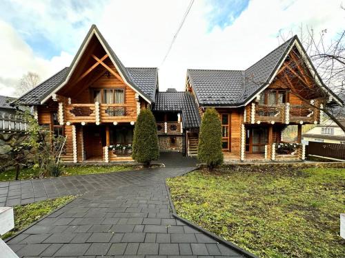 Vorokhta Cabin | Oberig Apartments: Family-Friendly Retreat with Hot Tub