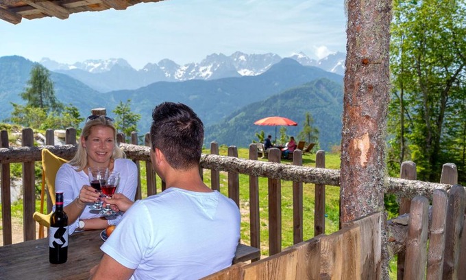 Eisenkappel-Vellach Ski Chalet | Top-Rated Obiralmhütte Fladung: Family & Pet-Friendly Retreat