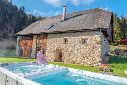 Eisenkappel-Vellach Ski Chalet | Discover Obiralmhütte Mosgan: 4-Star Retreat with Pool