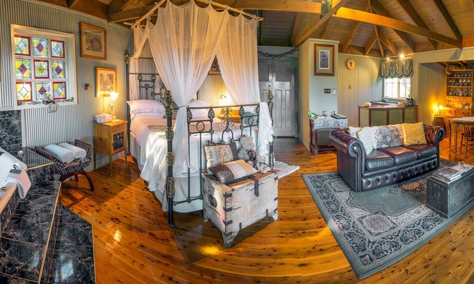 Mount Dandenong Cottage | Serene Observatory Cottages: Spa, Breakfast & Top-Rated Stay